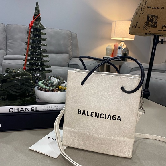 BALENCIAGA TWO-way (North South Shopper) - Picture 1 of 16